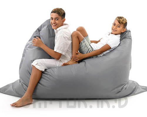 ילדים על פוף פט בוי אפור