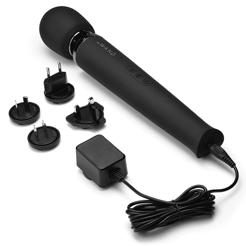 סופר מגי'ק וונד   Le Wand-Rechargeable Vibrating Massager  יצירת אומנות של עולם המסאגרים