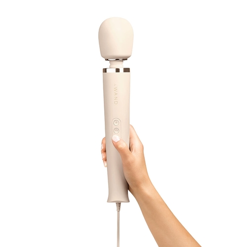 סופר מגי'ק וונד חשמלי בצבע קרם Le Wand Vibrating Massager יצירת האומנות של עולם המסאגרים