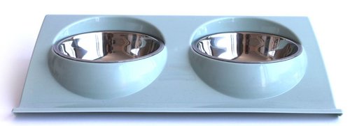 זוג קערות נירוסטה במעמד פלסטיק 2Pcs of stainless steel bowls on a plastic stand