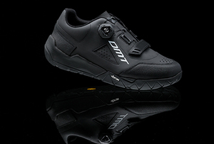 נעלי רכיבה שטח דו שימושיות DMT E1 שחור סוליית VIBRAM מתקדמת מאוד 