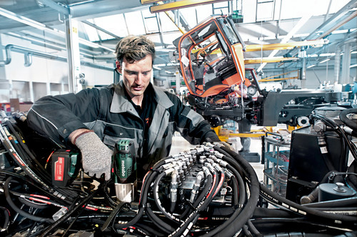 מפתח רטיטה 1/2 600 ניוטון + 2 סוללות 4AH + מטען ASC 55