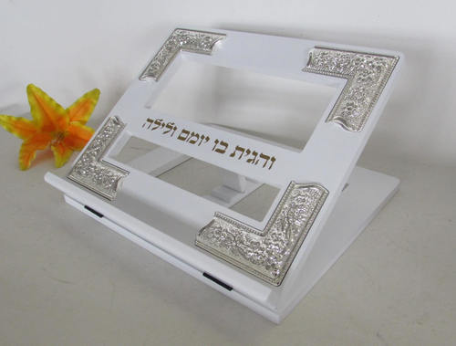 סטנדר לבן בגימור כסף יוקרתי