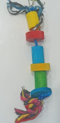 צעצוע עץ משולב עם חבל לתוכים