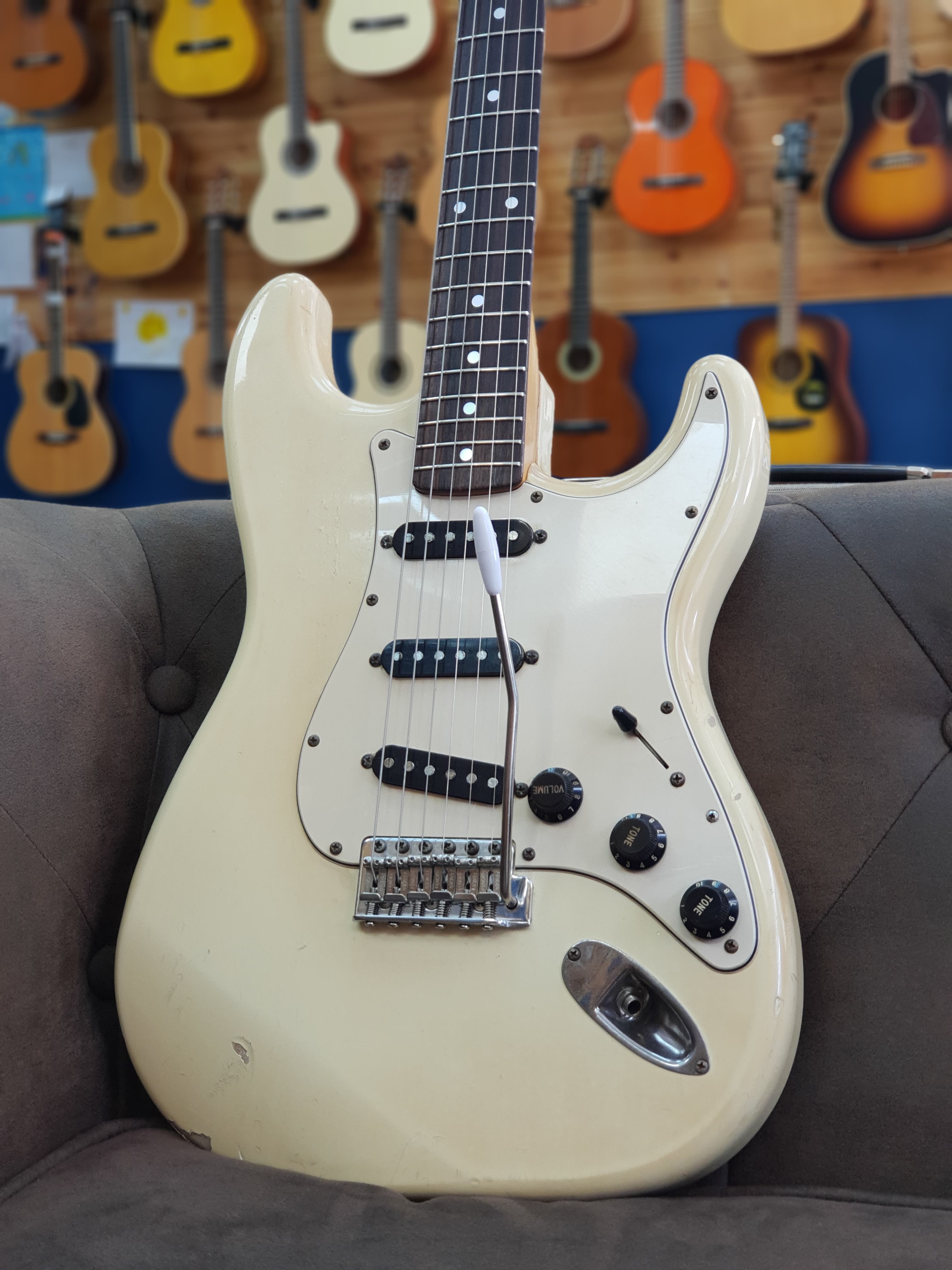 Fender Stratocaster Reissue 72 Japan 1985