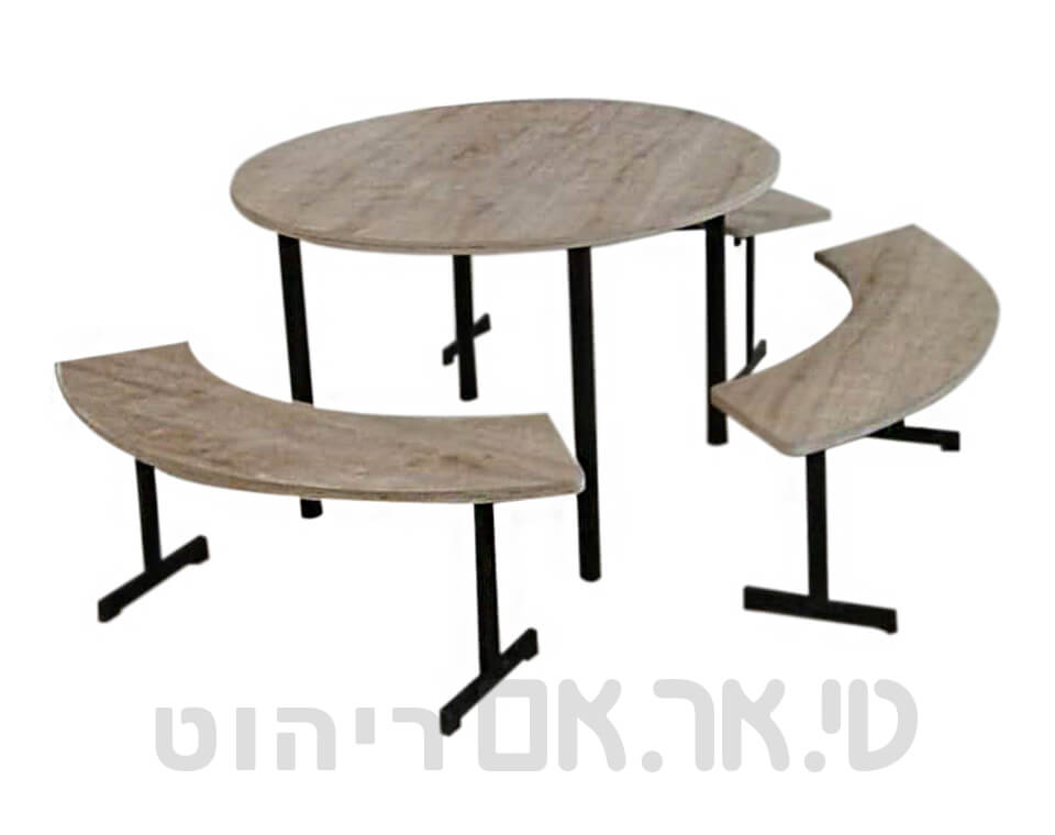 שולחן עגול עם ספסלים