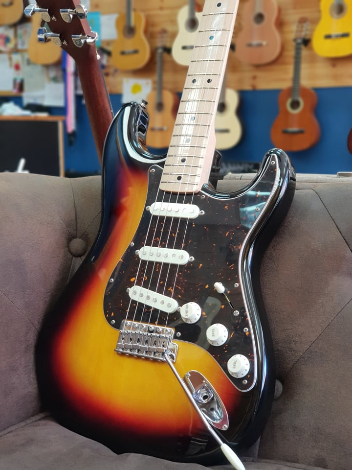 Fender Made in Japan Traditional