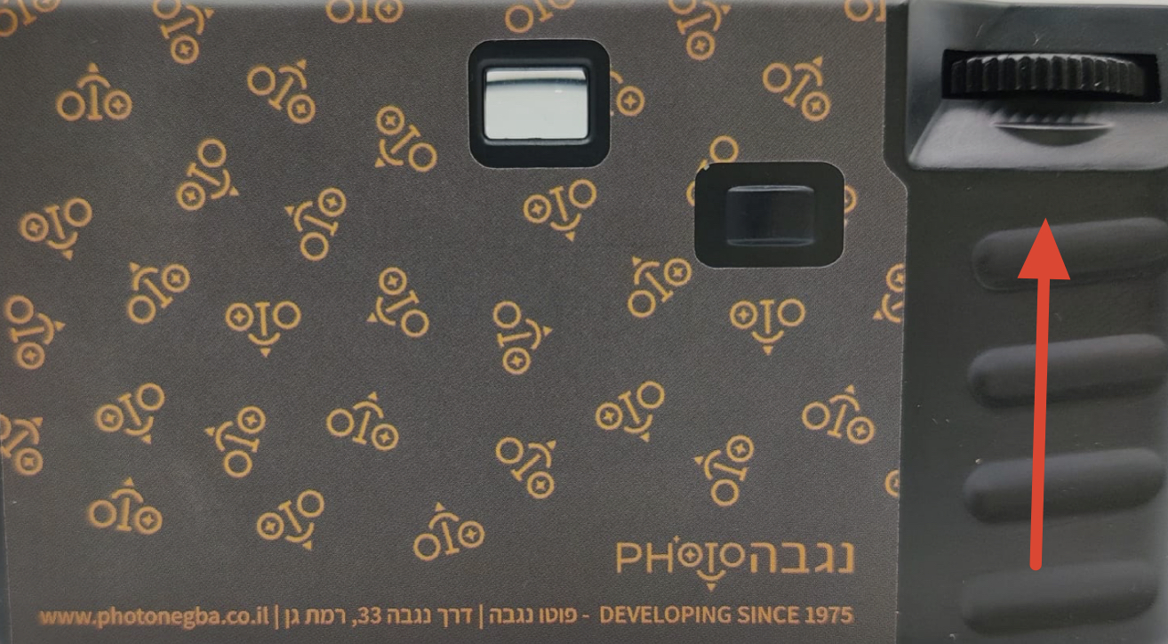 גלגל העברת הסרט במצלמה חד פעמית
