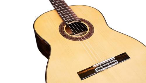 זוית נוספת Cordoba C7-SP