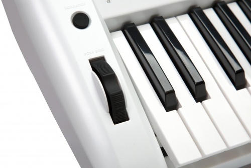 אורגנית 5 אוקטבות בצבע לבן KURZWEIL KP140WH