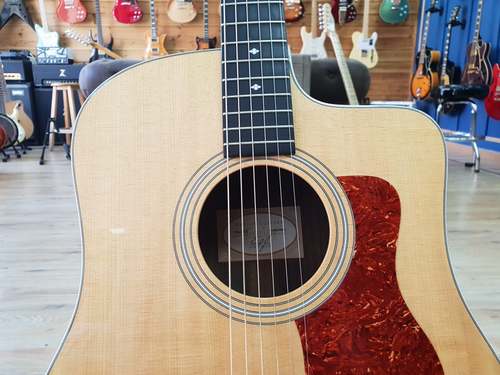 Taylor 210ce Deluxe 2015