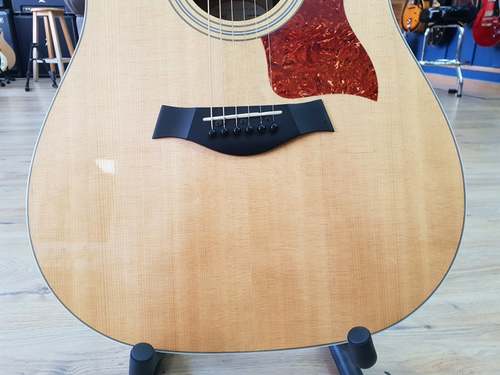 Taylor 210ce Deluxe 2015