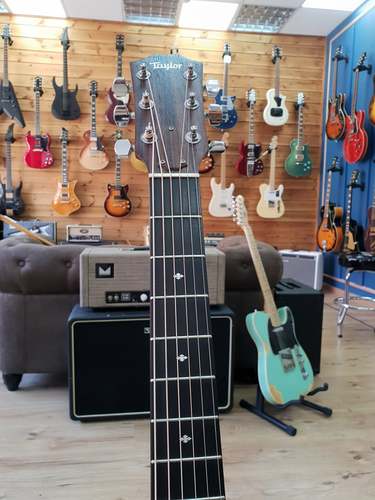 Taylor 210ce Deluxe 2015