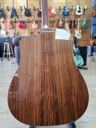 Taylor 210ce Deluxe 2015