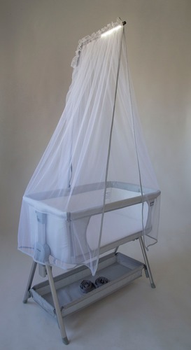 עריסה מפוארת מתחברת למיטת הורים עם מצבי גובה, כילה ותאורת לילה Minigo Deluxe - שחור