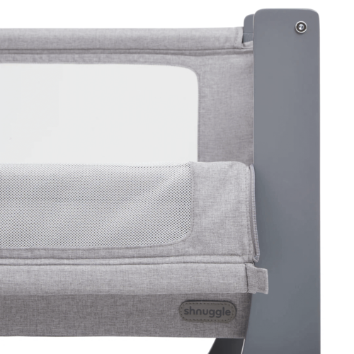 עריסת תינוק מעץ Air Lite מתחברת למיטת הורים היפואלרגנית עם דופן נפתחת ומצבי גובה Shnuggle צבע Taupe