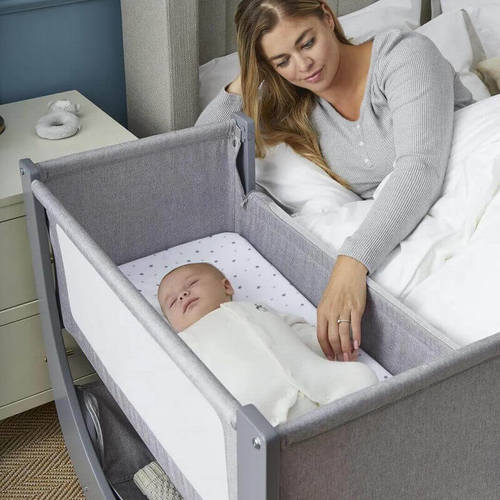 עריסת תינוק מעץ Air Lite מתחברת למיטת הורים היפואלרגנית עם דופן נפתחת ומצבי גובה Shnuggle צבע Taupe