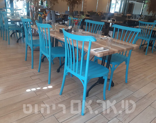 שולחנות לארבעה סועדים עם רגל בולוניה כפולה 
