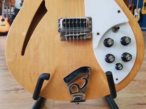 Rickenbacker 330 1992