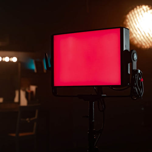 פנס לד מקצועי Aputure Nova P300c