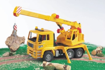 משאית מנוף צהוב-מאן