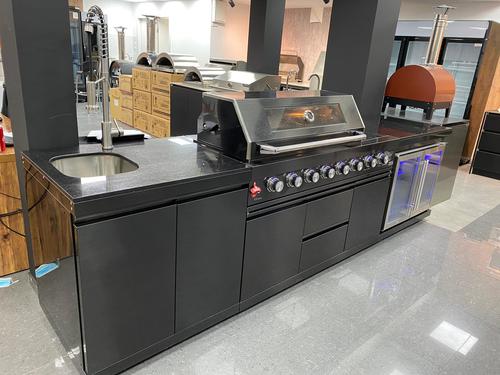 מטבח חוץ וולקן 8 מבערים פרימיום – Volcan 8 Premium Black