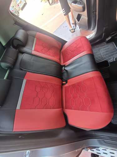 SECTOR LEATHER PLUS PREMIUM כיסוי לרכב בגוון אדום בשילוב שחור car fashion