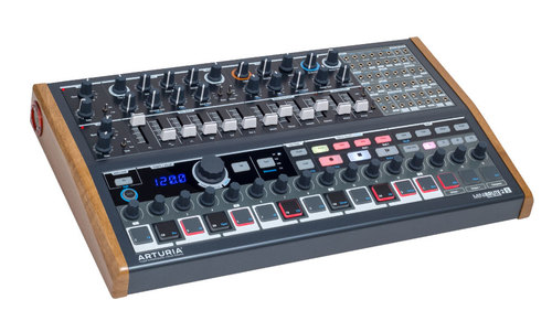 סינטיסייזר סיקוונסר אנלוגי מודולרי - Arturia MiniBrute 2S