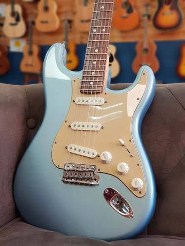 Fender Deluxe American Vintage ’62 Stratocaster 