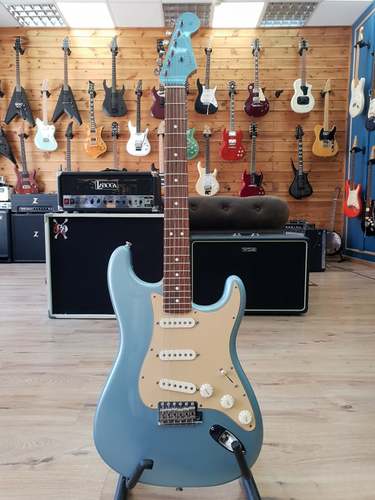 Fender Deluxe American Vintage ’62 Stratocaster 