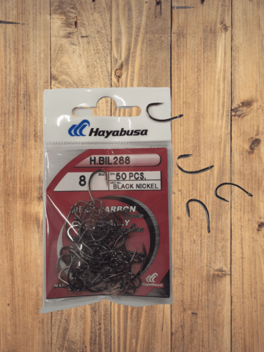 מארז 50 קרסי דיג Hayabusa דגם 288 מידה 8 עם חור לקשירה קלה – ניקל שחור