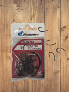מארז 50 קרסי דיג עם חור Hayabusa דגם H.KRE288 מידה 8 עם חור