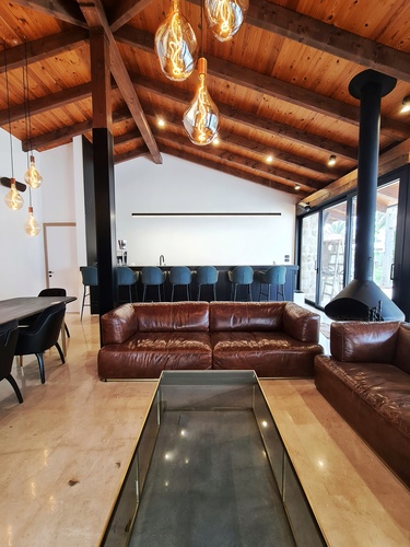 VIP ROOM 