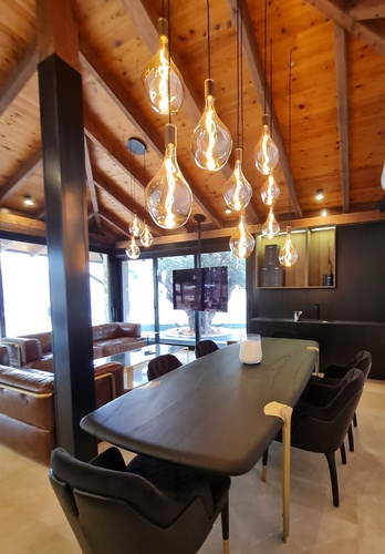 VIP ROOM 