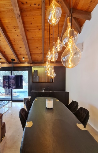 VIP ROOM 