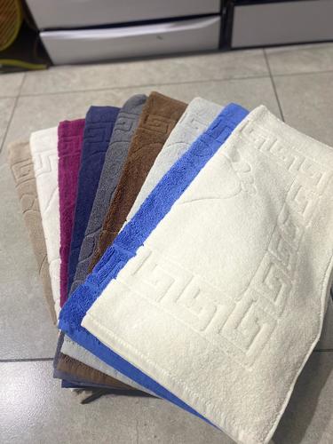 שטיחון רגליים לאמבטיה בצבעים שונים המשתלב בקלות בכל עיצוב חדר רחצה