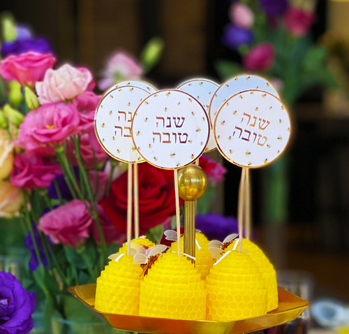 קיסמים לקישוט 'שנה טובה' לבן זהב מטאלי