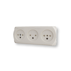 שקע YARDEN PG-3 נמוך עם תריס בטחון בצבע לבן מתח/זרם 230V/16A
