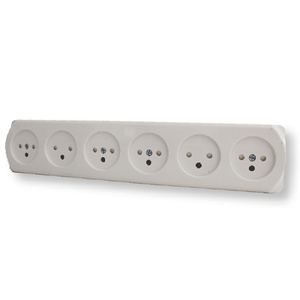 שקע YARDEN PG-6 נמוך עם תריס בטחון בצבע לבן מתח/זרם 230V/16A