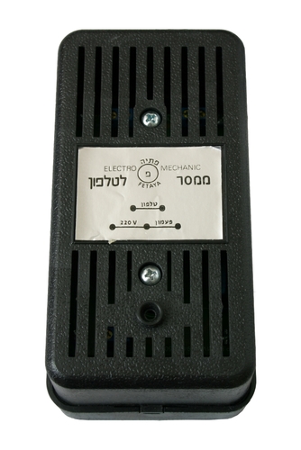 ממסר בגודל 135/70 מ