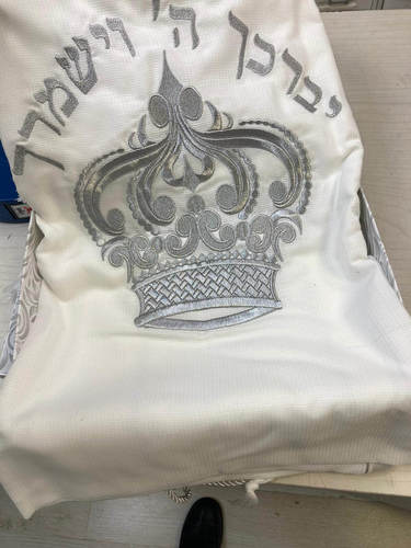 טלית חתנים בד תשבץ עם כתר מפואר דגם 90877