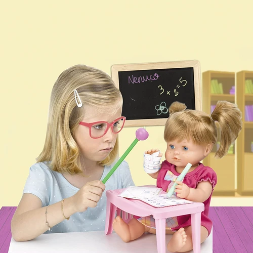 ננוקו ואחיה בבית הספר
