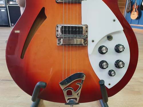 Rickenbacker 330 1989