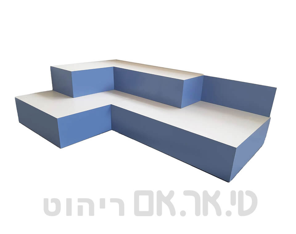 במת ישיבה מעץ