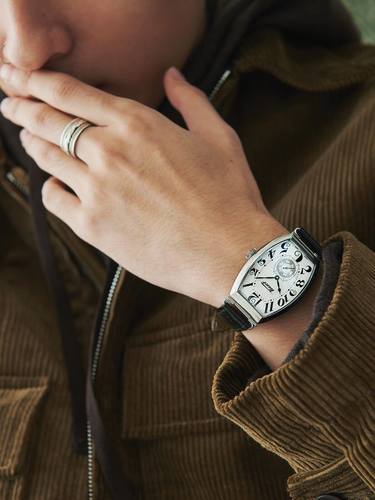 שעון Tissot אנלוגי יוקרתי לגבר או לאישה