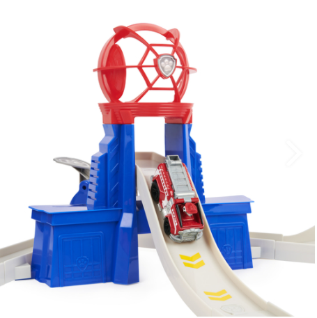 ערכת הצלה לעיר הכוללת מסילה עם משגר רכבים, מגדל העיר ושני רכבי מתכת של מרשל וליברטי