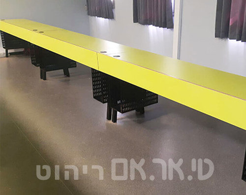 שולחנות מחשב בצבע ירוק ליים