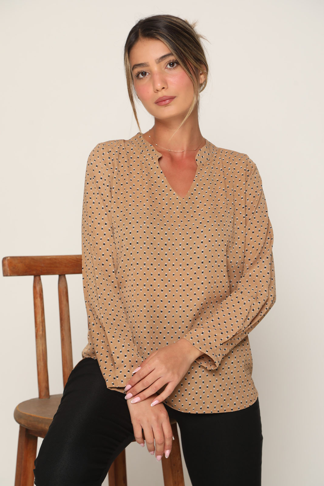 חולצת שירה הדפס קאמל