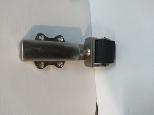 מעצור דלת בלחיצה רגלית 130 מ