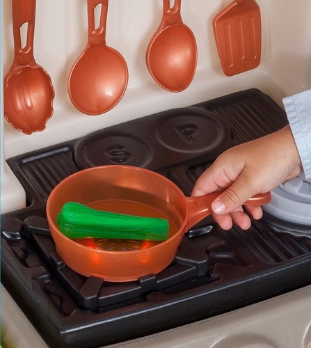 המטבח המושלם לילדים עם 78 אביזרי משחק, מכונת פופקורן, מקרר ותנור מאירים 8675